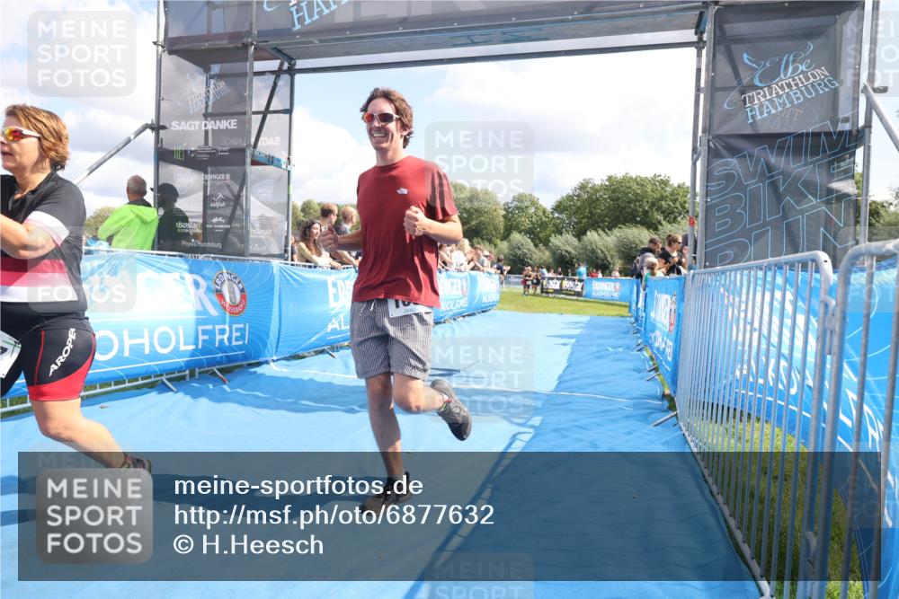 25.08.2024 - Elbe Triathlon Hamburg H.Heesch http://msf.ph/oto/6877632 25.08.2024 12:09:05 Ziel 501, 527, 1606, 1621, 1693, 1705 meine-sportfotos.de