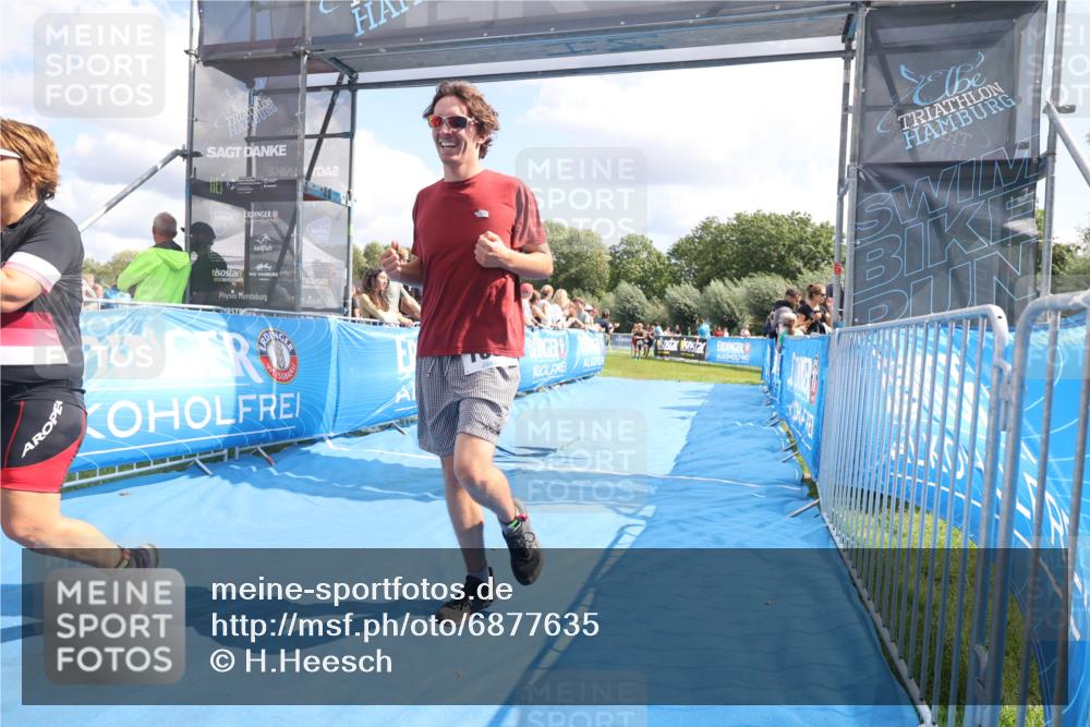 25.08.2024 - Elbe Triathlon Hamburg H.Heesch http://msf.ph/oto/6877635 25.08.2024 12:09:05 Ziel 501, 527, 1606, 1621, 1693, 1705 meine-sportfotos.de