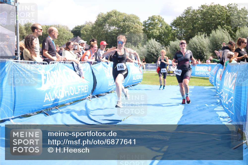25.08.2024 - Elbe Triathlon Hamburg H.Heesch http://msf.ph/oto/6877641 25.08.2024 12:09:11 Ziel 501, 1506, 1606, 1621, 1693 meine-sportfotos.de