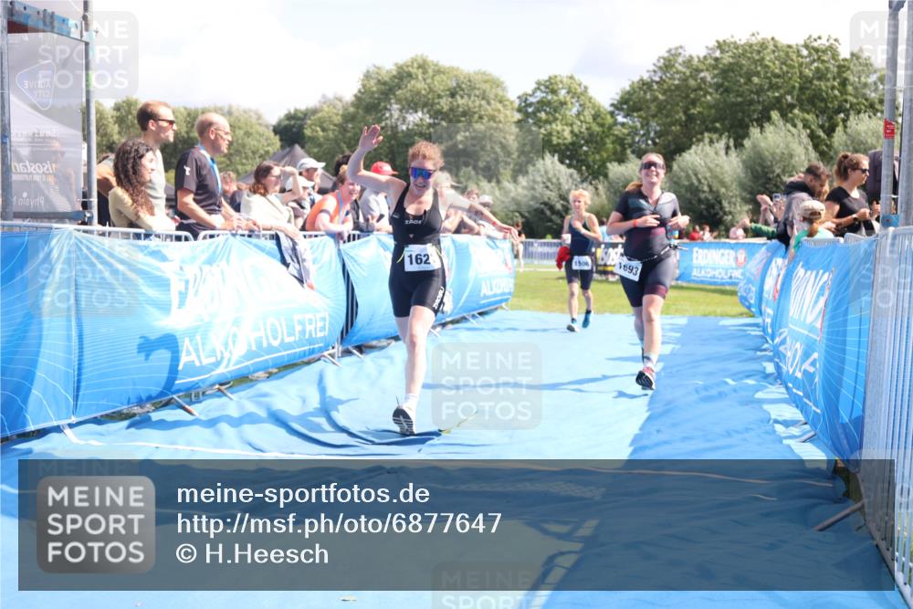 25.08.2024 - Elbe Triathlon Hamburg H.Heesch http://msf.ph/oto/6877647 25.08.2024 12:09:11 Ziel 501, 1506, 1606, 1621, 1693 meine-sportfotos.de