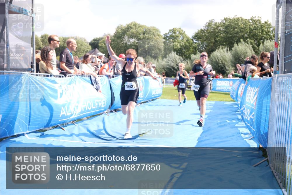 25.08.2024 - Elbe Triathlon Hamburg H.Heesch http://msf.ph/oto/6877650 25.08.2024 12:09:11 Ziel 501, 1506, 1606, 1621, 1693 meine-sportfotos.de