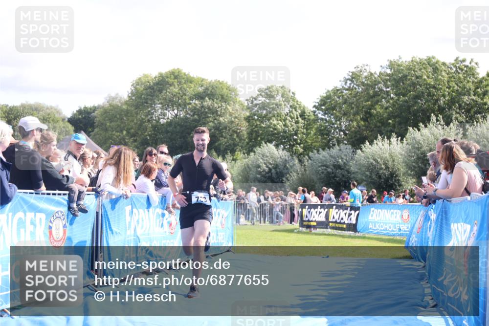 25.08.2024 - Elbe Triathlon Hamburg H.Heesch http://msf.ph/oto/6877655 25.08.2024 11:20:11 Ziel 619, 793 meine-sportfotos.de