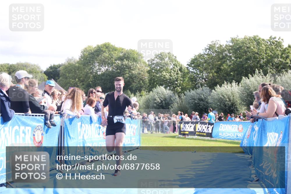 25.08.2024 - Elbe Triathlon Hamburg H.Heesch http://msf.ph/oto/6877658 25.08.2024 11:20:12 Ziel 619, 793 meine-sportfotos.de