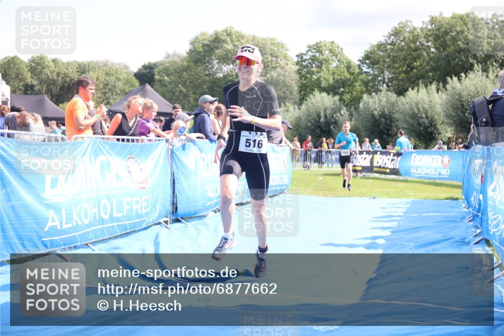25.08.2024 - Elbe Triathlon Hamburg H.Heesch http://msf.ph/oto/6877662 25.08.2024 11:46:24 Ziel 516, 555, 565, 779, 1718 meine-sportfotos.de