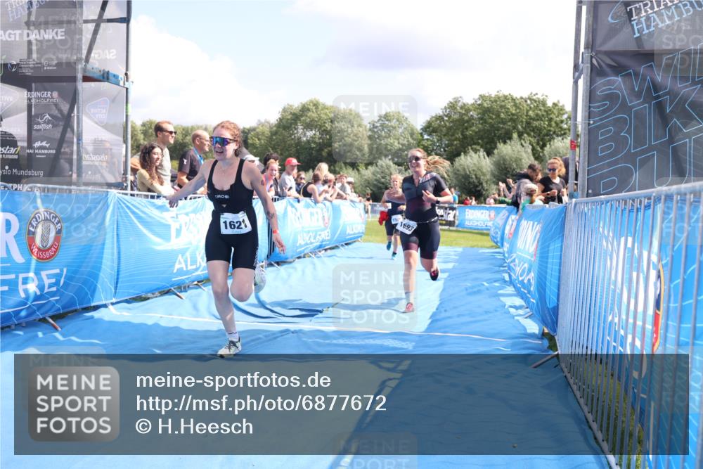 25.08.2024 - Elbe Triathlon Hamburg H.Heesch http://msf.ph/oto/6877672 25.08.2024 12:09:12 Ziel 1506, 1621, 1693 meine-sportfotos.de
