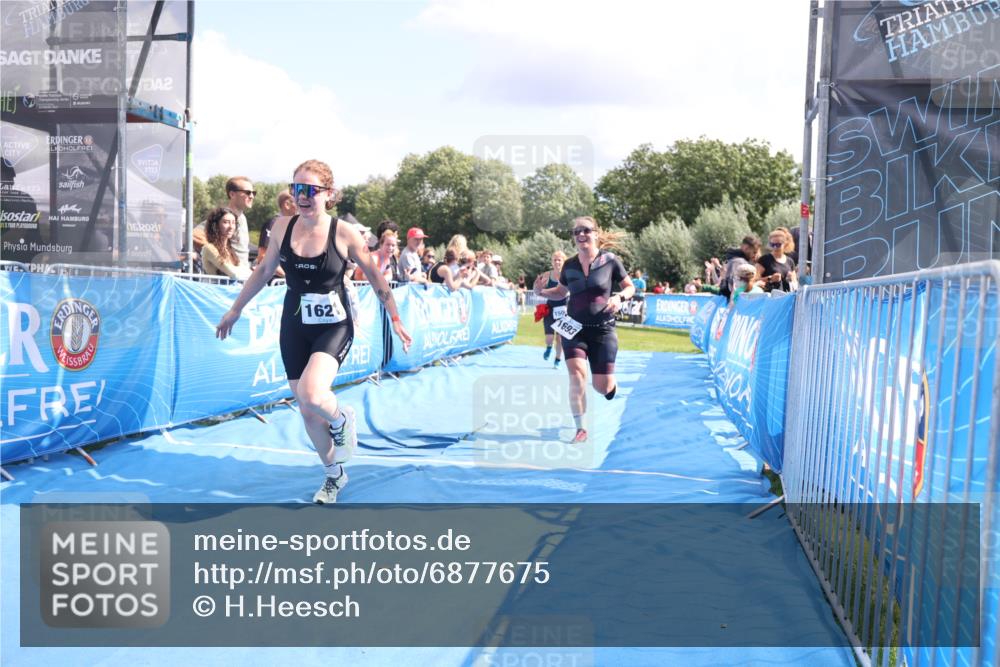25.08.2024 - Elbe Triathlon Hamburg H.Heesch http://msf.ph/oto/6877675 25.08.2024 12:09:12 Ziel 1506, 1621, 1693 meine-sportfotos.de