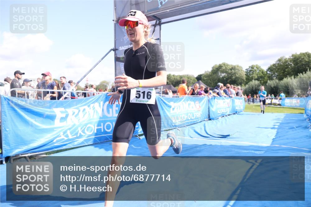 25.08.2024 - Elbe Triathlon Hamburg H.Heesch http://msf.ph/oto/6877714 25.08.2024 11:46:25 Ziel 516, 555, 779 meine-sportfotos.de
