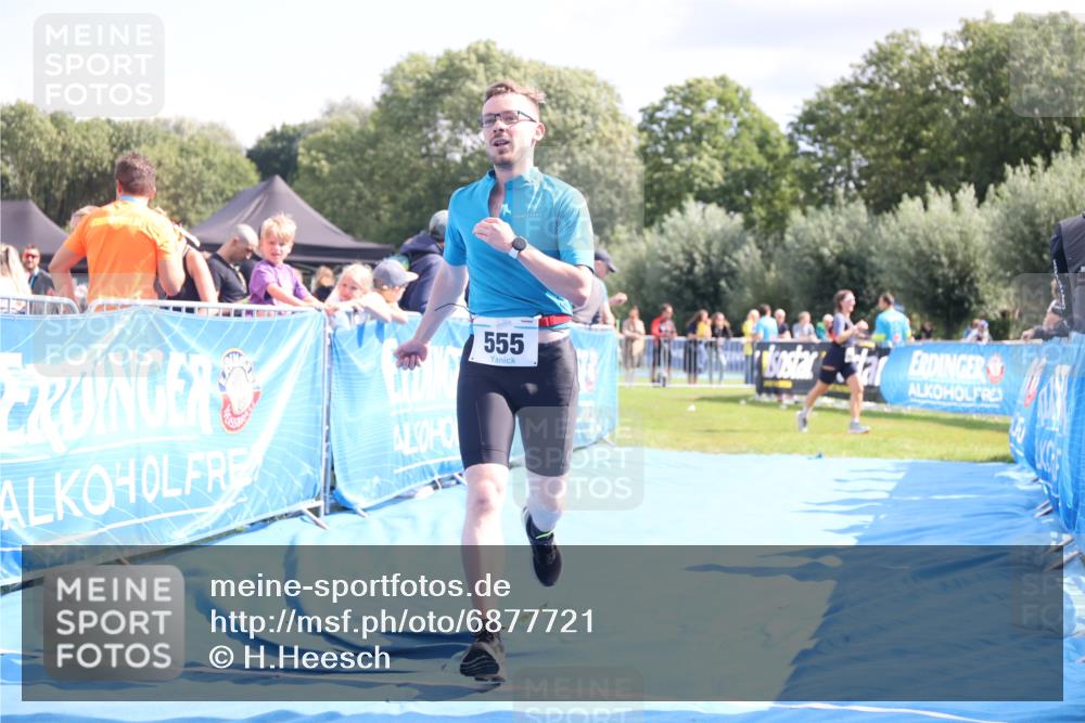 25.08.2024 - Elbe Triathlon Hamburg H.Heesch http://msf.ph/oto/6877721 25.08.2024 11:46:27 Ziel 516, 555 meine-sportfotos.de