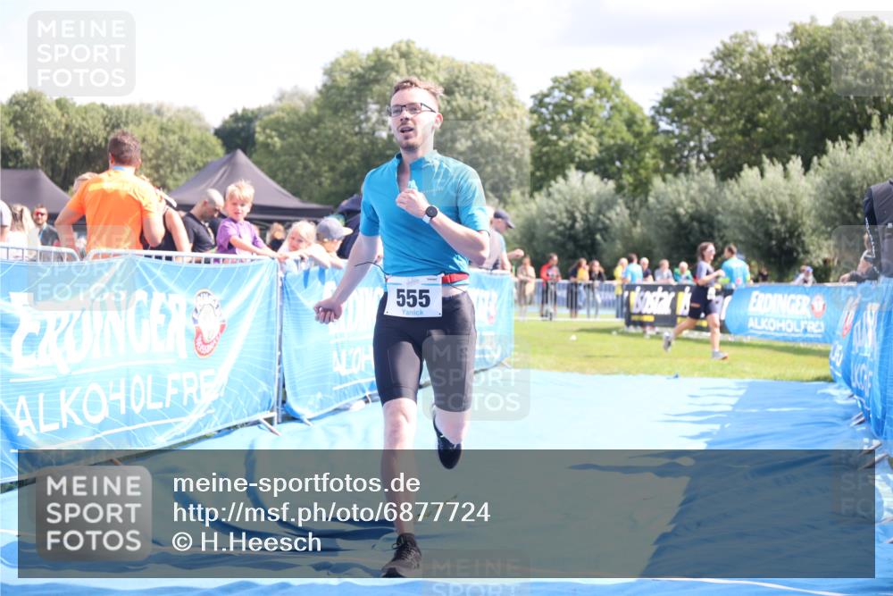25.08.2024 - Elbe Triathlon Hamburg H.Heesch http://msf.ph/oto/6877724 25.08.2024 11:46:27 Ziel 516, 555 meine-sportfotos.de