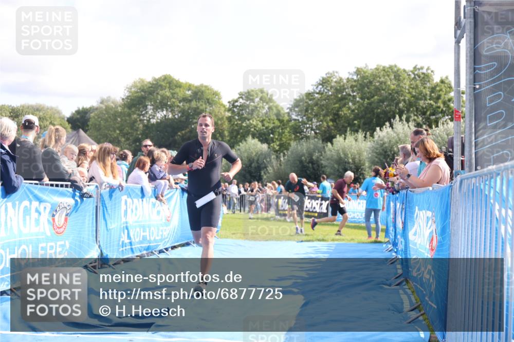 25.08.2024 - Elbe Triathlon Hamburg H.Heesch http://msf.ph/oto/6877725 25.08.2024 11:20:26 Ziel 213, 637 meine-sportfotos.de