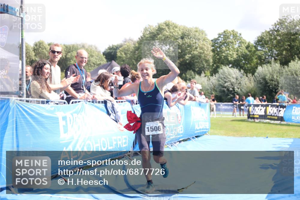 25.08.2024 - Elbe Triathlon Hamburg H.Heesch http://msf.ph/oto/6877726 25.08.2024 12:09:14 Ziel 490, 1506, 1621, 1693 meine-sportfotos.de