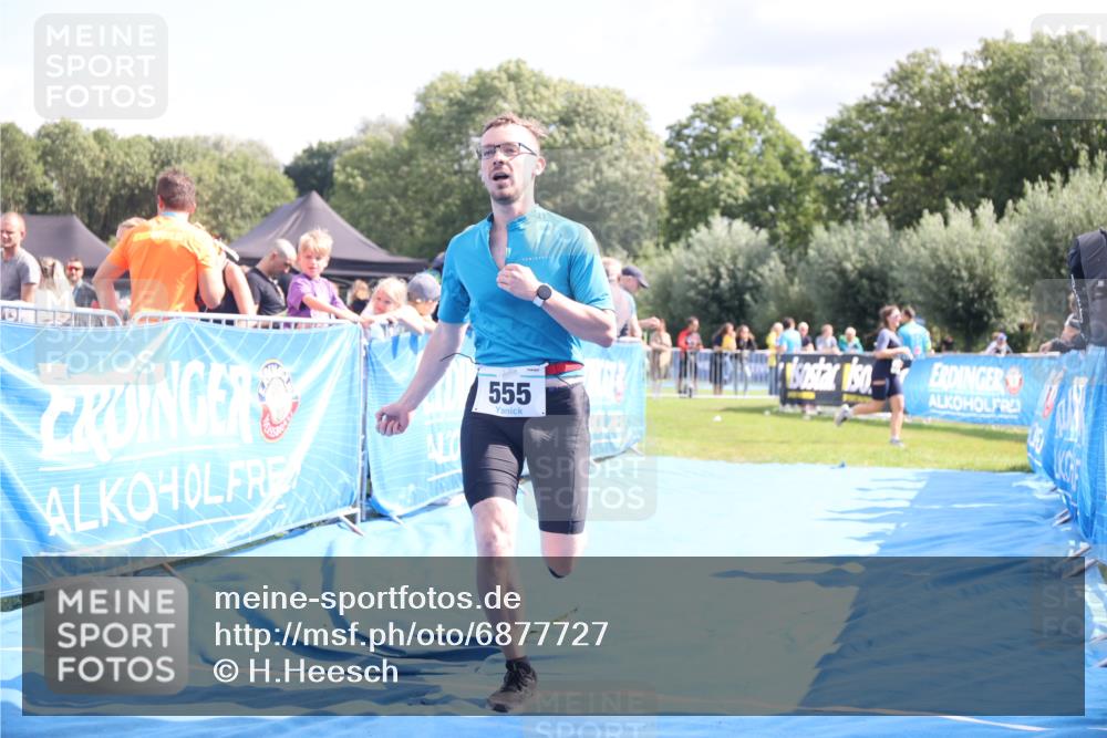 25.08.2024 - Elbe Triathlon Hamburg H.Heesch http://msf.ph/oto/6877727 25.08.2024 11:46:27 Ziel 516, 555 meine-sportfotos.de
