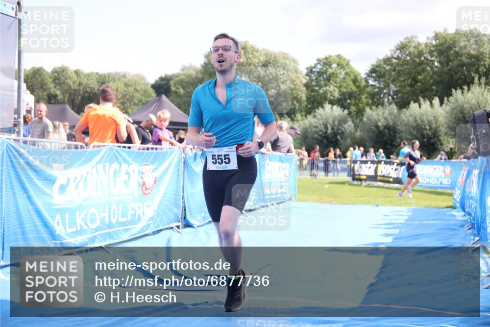 25.08.2024 - Elbe Triathlon Hamburg H.Heesch http://msf.ph/oto/6877736 25.08.2024 11:46:28 Ziel 516, 555 meine-sportfotos.de