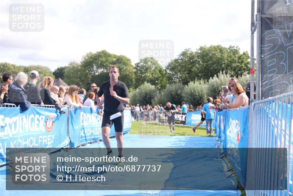 25.08.2024 - Elbe Triathlon Hamburg H.Heesch http://msf.ph/oto/6877737 25.08.2024 11:20:26 Ziel 213, 637 meine-sportfotos.de