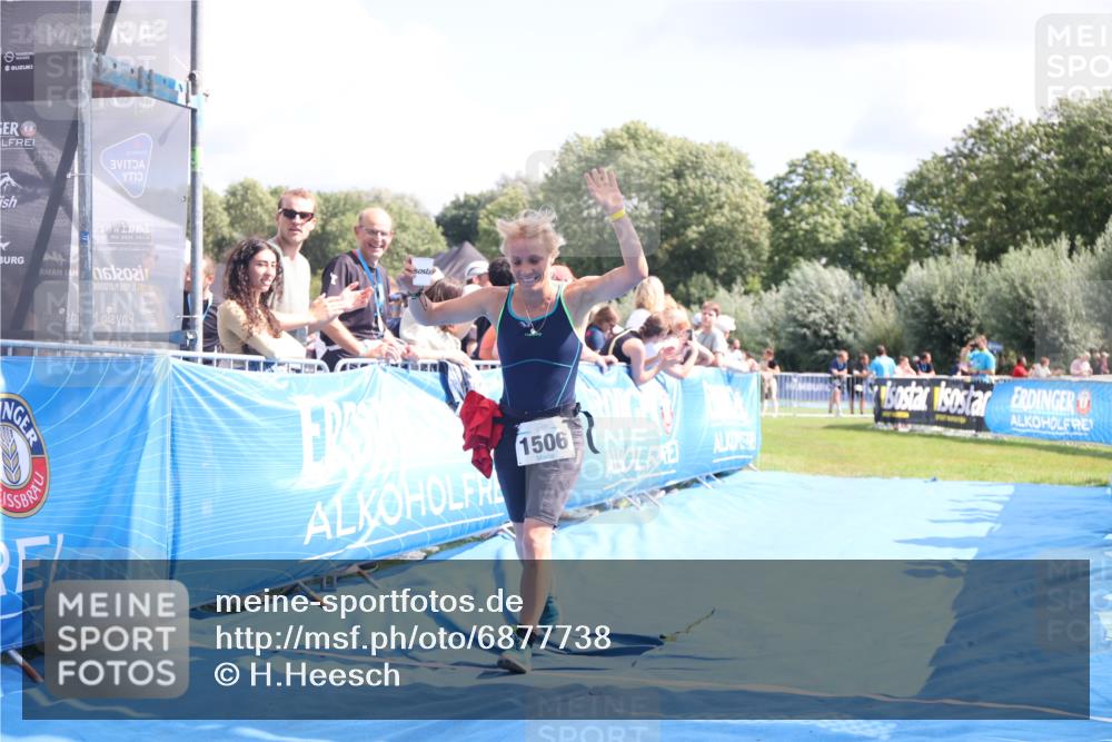 25.08.2024 - Elbe Triathlon Hamburg H.Heesch http://msf.ph/oto/6877738 25.08.2024 12:09:15 Ziel 490, 1506, 1621, 1693 meine-sportfotos.de