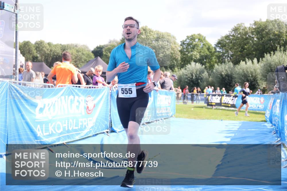 25.08.2024 - Elbe Triathlon Hamburg H.Heesch http://msf.ph/oto/6877739 25.08.2024 11:46:28 Ziel 516, 555 meine-sportfotos.de