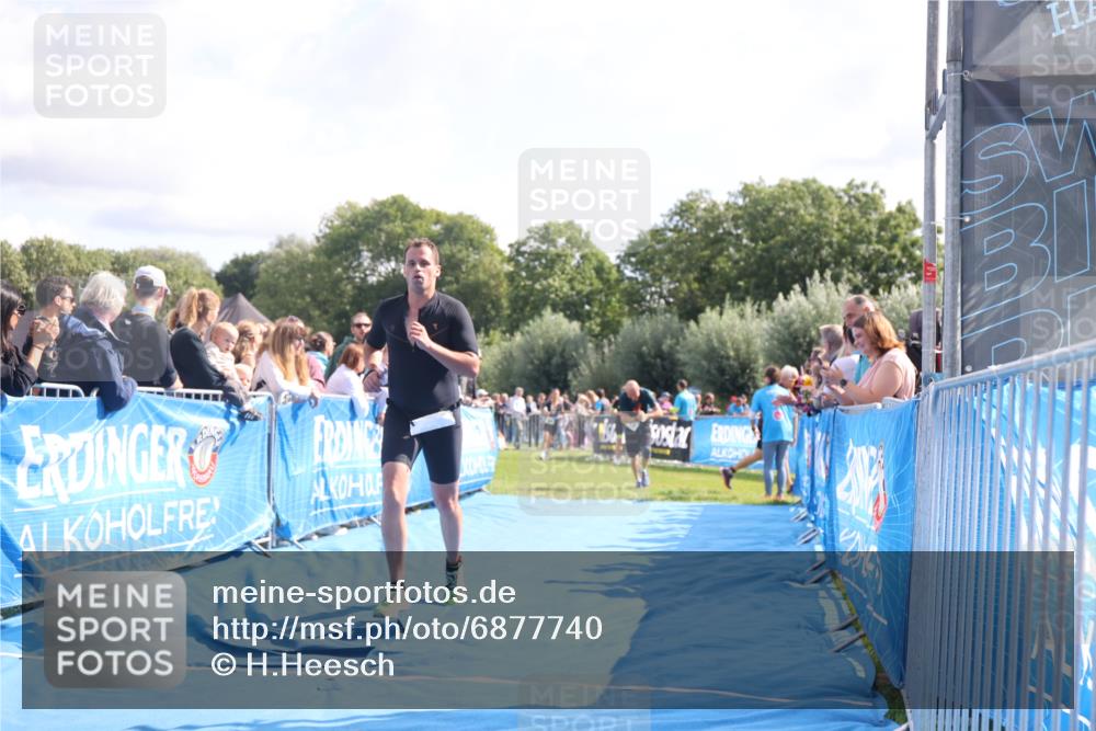 25.08.2024 - Elbe Triathlon Hamburg H.Heesch http://msf.ph/oto/6877740 25.08.2024 11:20:27 Ziel 213, 637 meine-sportfotos.de