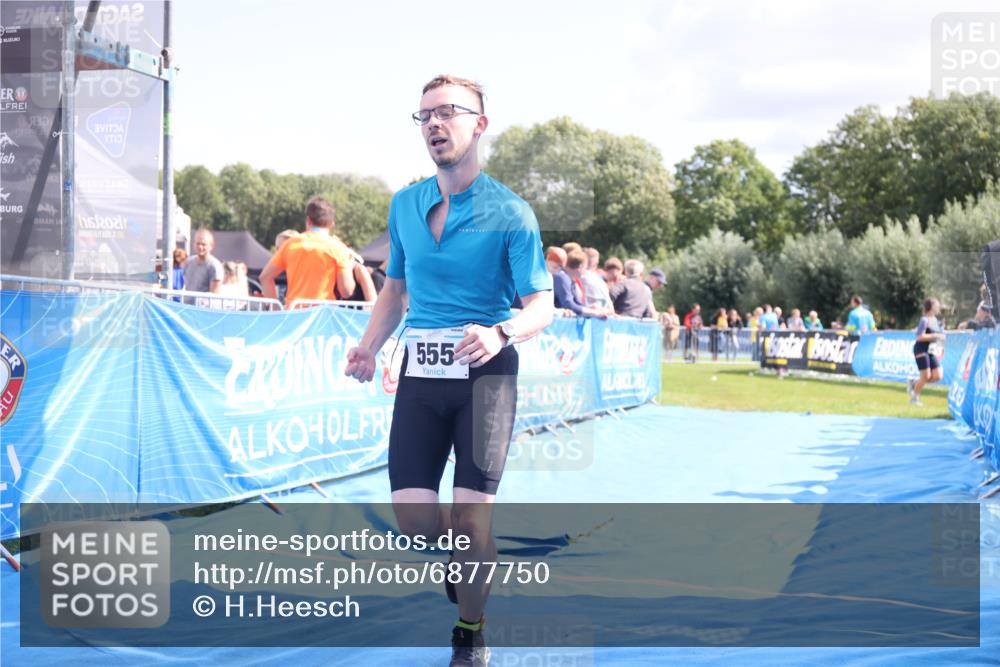25.08.2024 - Elbe Triathlon Hamburg H.Heesch http://msf.ph/oto/6877750 25.08.2024 11:46:28 Ziel 516, 555 meine-sportfotos.de
