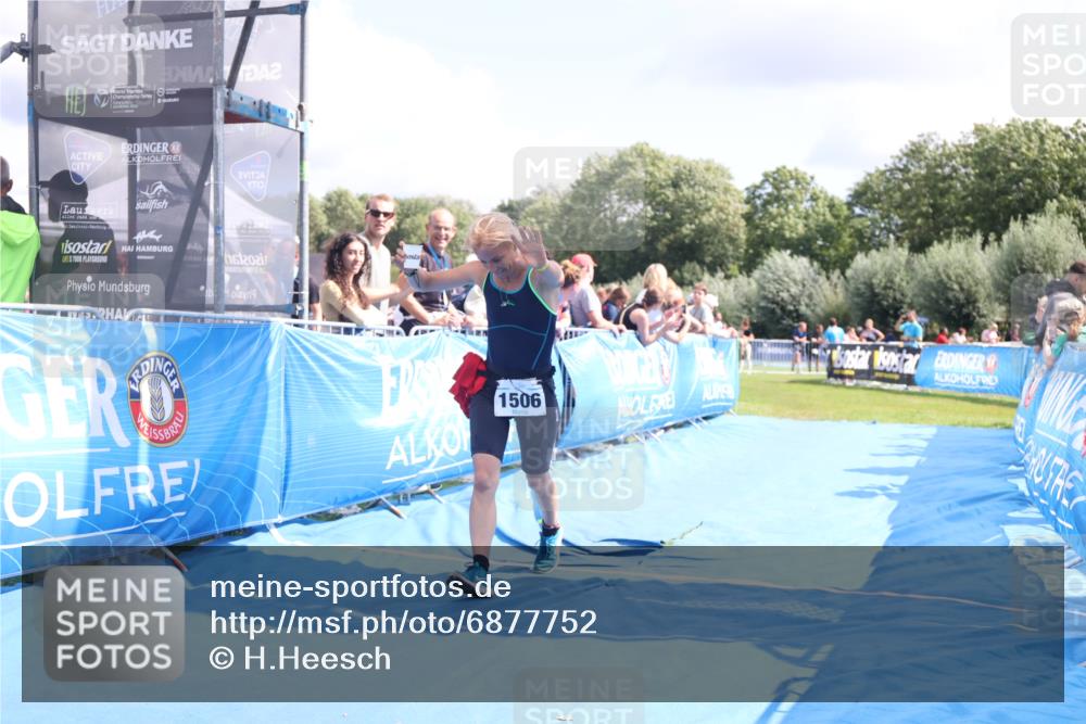 25.08.2024 - Elbe Triathlon Hamburg H.Heesch http://msf.ph/oto/6877752 25.08.2024 12:09:15 Ziel 490, 1506, 1621, 1693 meine-sportfotos.de