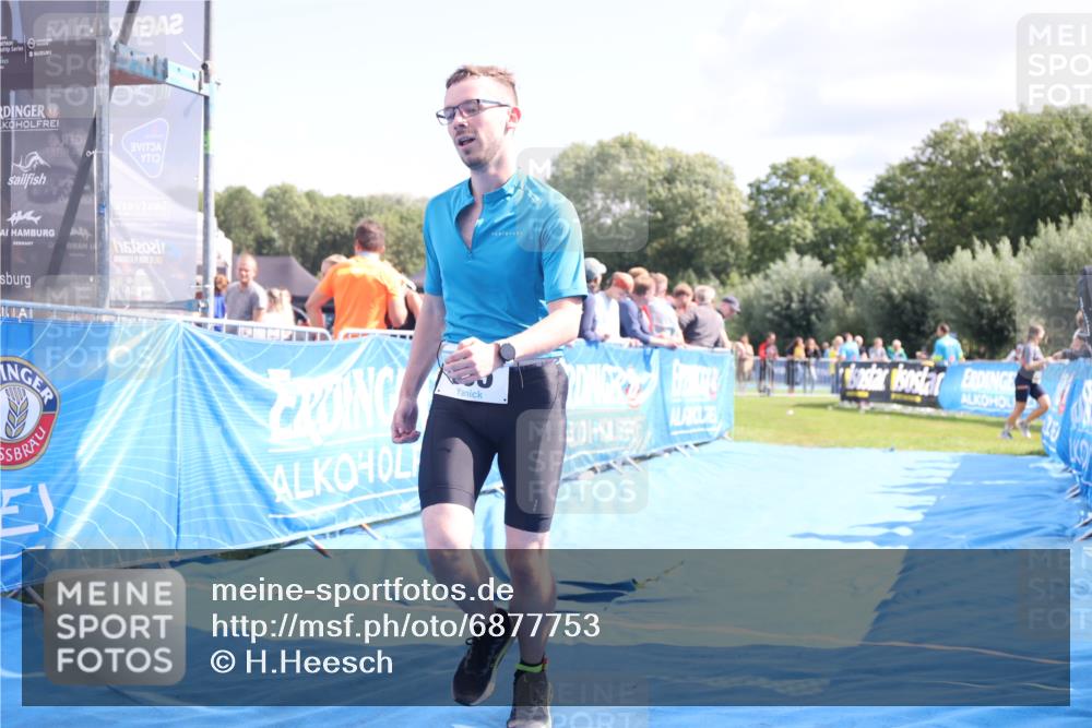 25.08.2024 - Elbe Triathlon Hamburg H.Heesch http://msf.ph/oto/6877753 25.08.2024 11:46:28 Ziel 516, 555 meine-sportfotos.de