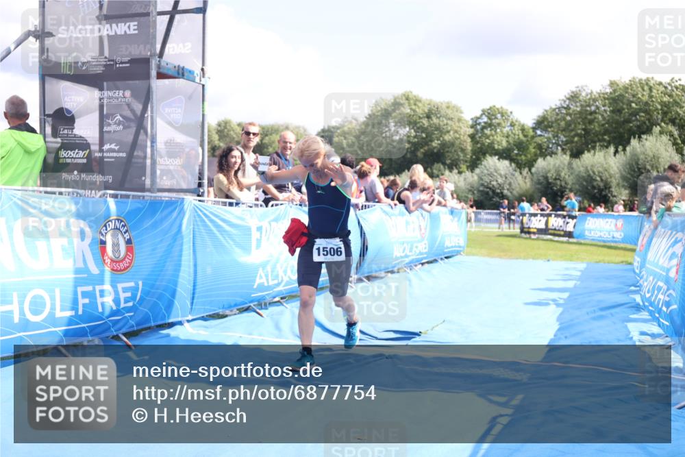 25.08.2024 - Elbe Triathlon Hamburg H.Heesch http://msf.ph/oto/6877754 25.08.2024 12:09:15 Ziel 490, 1506, 1621, 1693 meine-sportfotos.de