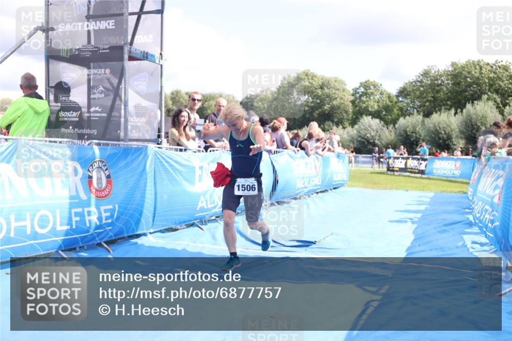 25.08.2024 - Elbe Triathlon Hamburg H.Heesch http://msf.ph/oto/6877757 25.08.2024 12:09:15 Ziel 490, 1506, 1621, 1693 meine-sportfotos.de