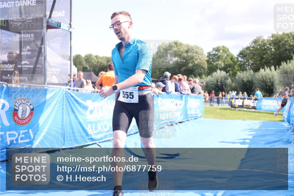 25.08.2024 - Elbe Triathlon Hamburg H.Heesch http://msf.ph/oto/6877759 25.08.2024 11:46:28 Ziel 516, 555 meine-sportfotos.de