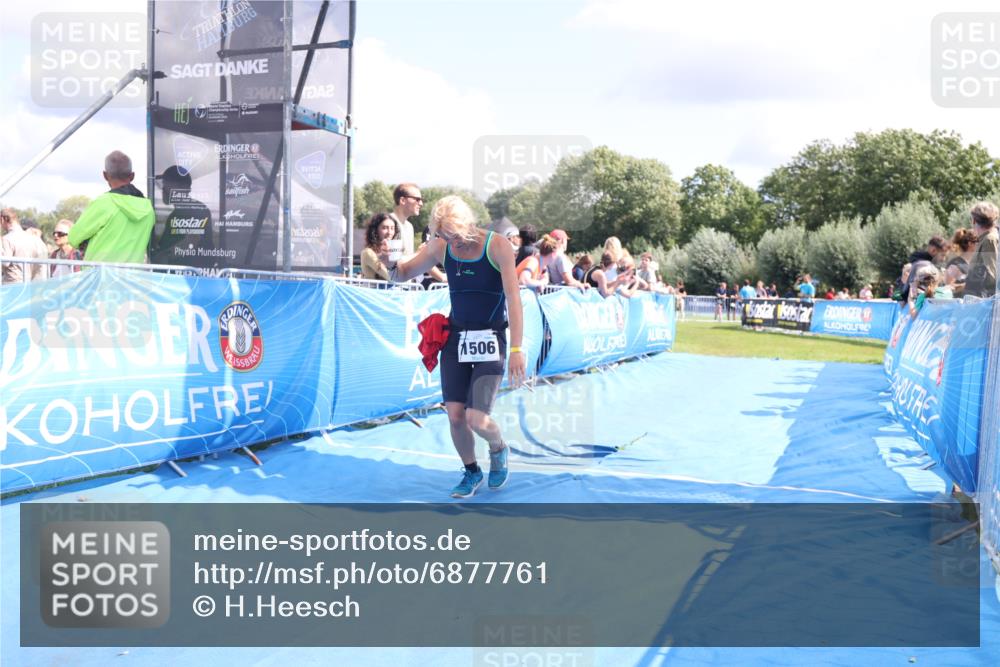 25.08.2024 - Elbe Triathlon Hamburg H.Heesch http://msf.ph/oto/6877761 25.08.2024 12:09:15 Ziel 490, 1506, 1621, 1693 meine-sportfotos.de