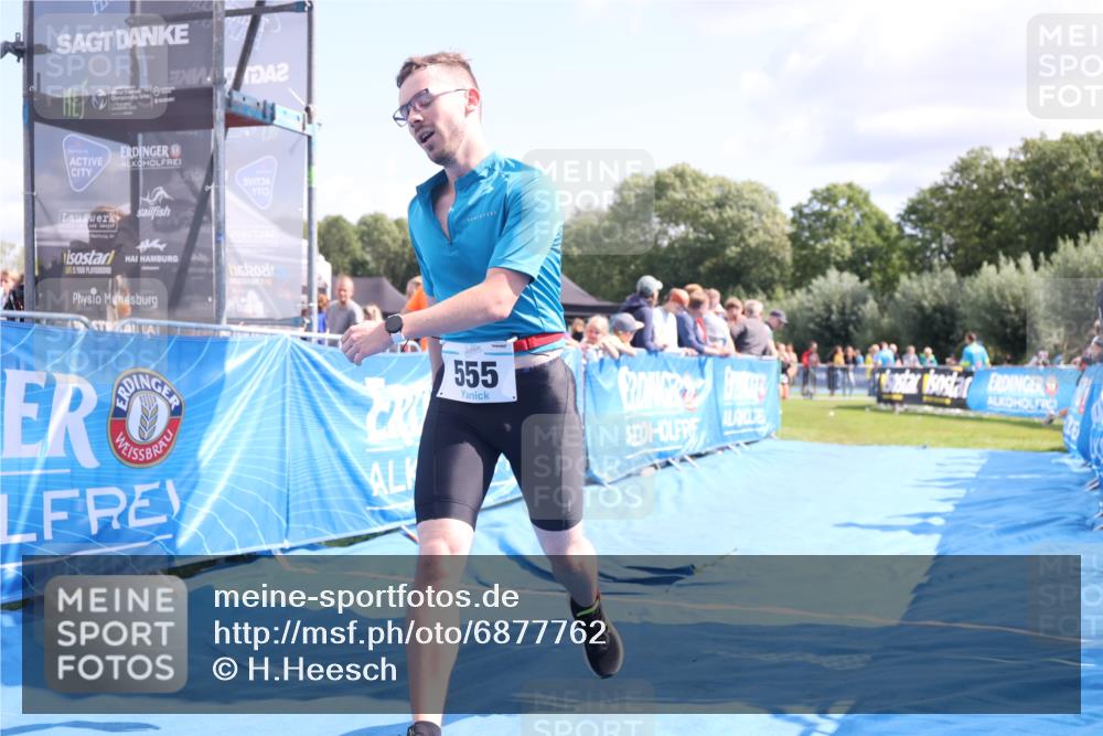 25.08.2024 - Elbe Triathlon Hamburg H.Heesch http://msf.ph/oto/6877762 25.08.2024 11:46:28 Ziel 516, 555 meine-sportfotos.de