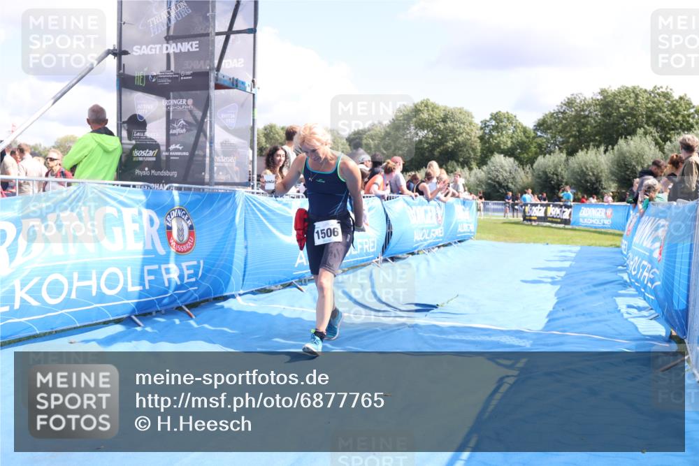 25.08.2024 - Elbe Triathlon Hamburg H.Heesch http://msf.ph/oto/6877765 25.08.2024 12:09:15 Ziel 490, 1506, 1621, 1693 meine-sportfotos.de