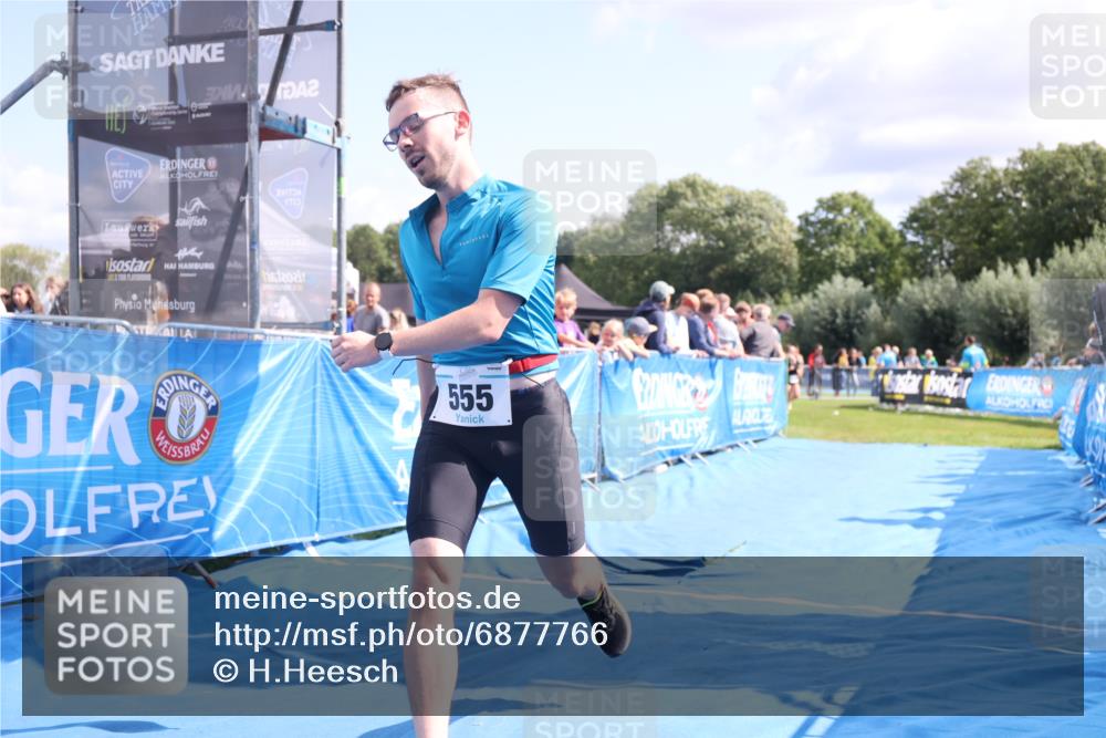 25.08.2024 - Elbe Triathlon Hamburg H.Heesch http://msf.ph/oto/6877766 25.08.2024 11:46:28 Ziel 516, 555 meine-sportfotos.de