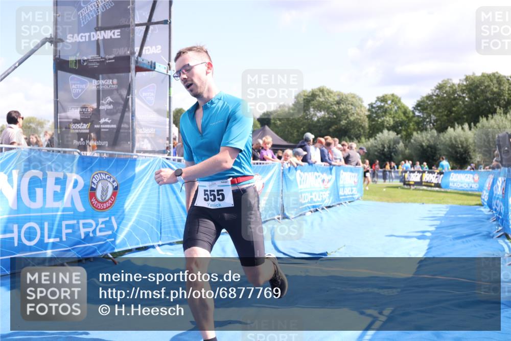 25.08.2024 - Elbe Triathlon Hamburg H.Heesch http://msf.ph/oto/6877769 25.08.2024 11:46:28 Ziel 516, 555 meine-sportfotos.de