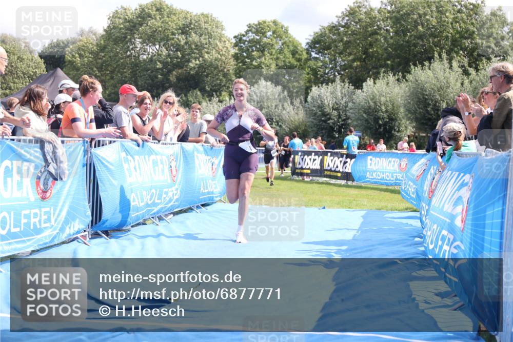 25.08.2024 - Elbe Triathlon Hamburg H.Heesch http://msf.ph/oto/6877771 25.08.2024 12:09:21 Ziel 490, 1478, 1506, 1649, 1651 meine-sportfotos.de