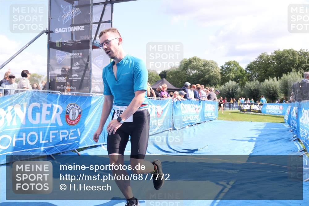 25.08.2024 - Elbe Triathlon Hamburg H.Heesch http://msf.ph/oto/6877772 25.08.2024 11:46:28 Ziel 516, 555 meine-sportfotos.de