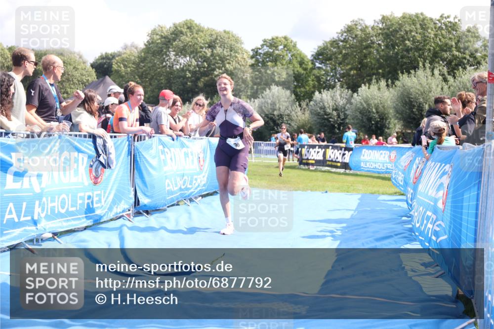 25.08.2024 - Elbe Triathlon Hamburg H.Heesch http://msf.ph/oto/6877792 25.08.2024 12:09:22 Ziel 490, 524, 1478, 1649, 1651, 1660 meine-sportfotos.de