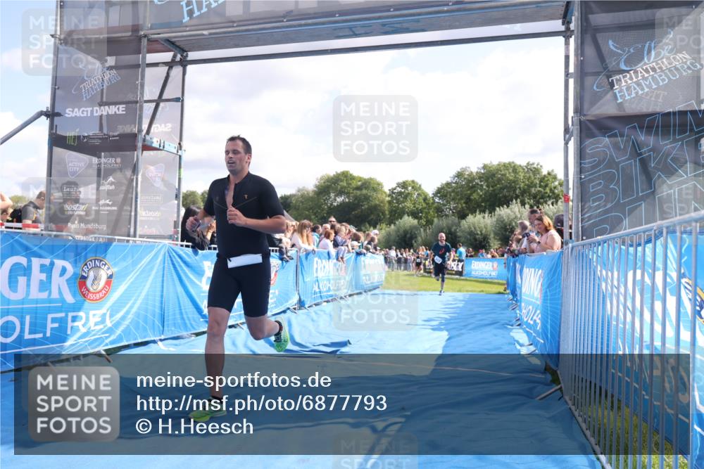 25.08.2024 - Elbe Triathlon Hamburg H.Heesch http://msf.ph/oto/6877793 25.08.2024 11:20:27 Ziel 213, 637 meine-sportfotos.de
