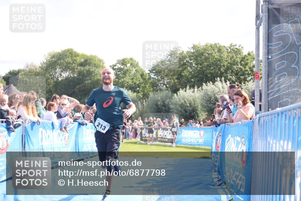 25.08.2024 - Elbe Triathlon Hamburg H.Heesch http://msf.ph/oto/6877798 25.08.2024 11:20:29 Ziel 213, 351, 637 meine-sportfotos.de