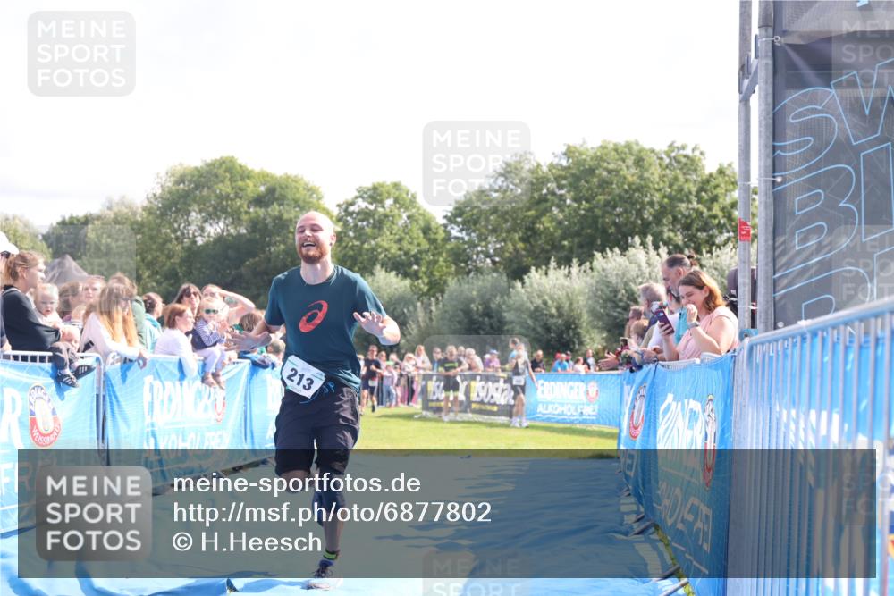 25.08.2024 - Elbe Triathlon Hamburg H.Heesch http://msf.ph/oto/6877802 25.08.2024 11:20:30 Ziel 213, 351, 605, 637 meine-sportfotos.de