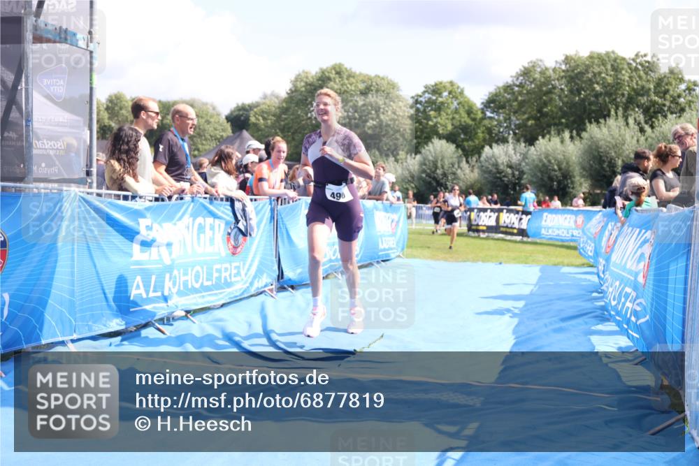 25.08.2024 - Elbe Triathlon Hamburg H.Heesch http://msf.ph/oto/6877819 25.08.2024 12:09:22 Ziel 490, 524, 1478, 1649, 1651, 1660 meine-sportfotos.de