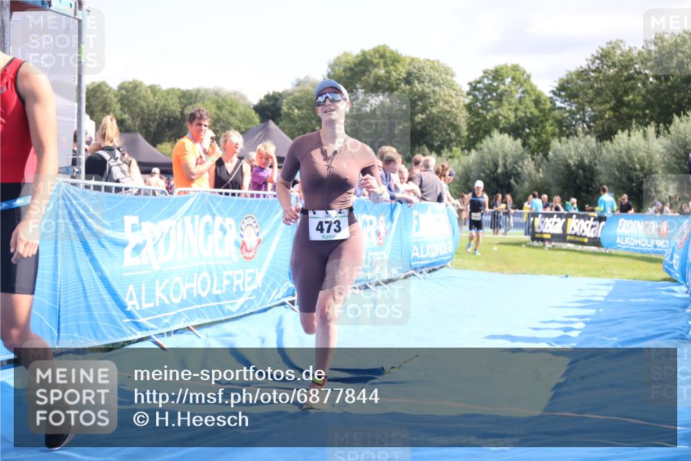 25.08.2024 - Elbe Triathlon Hamburg H.Heesch http://msf.ph/oto/6877844 25.08.2024 11:46:54 Ziel 473, 488, 1452, 1605 meine-sportfotos.de