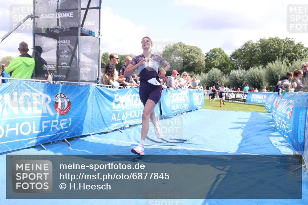 25.08.2024 - Elbe Triathlon Hamburg H.Heesch http://msf.ph/oto/6877845 25.08.2024 12:09:23 Ziel 490, 524, 1478, 1649, 1651, 1660 meine-sportfotos.de