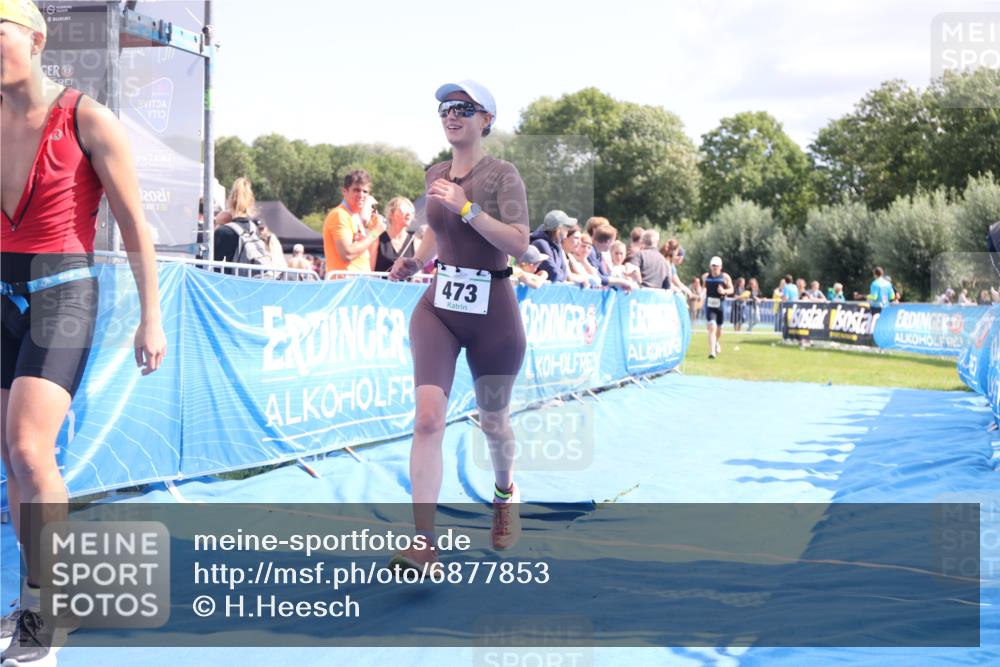 25.08.2024 - Elbe Triathlon Hamburg H.Heesch http://msf.ph/oto/6877853 25.08.2024 11:46:54 Ziel 473, 488, 1452, 1605 meine-sportfotos.de