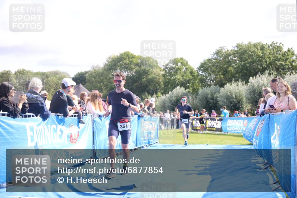 25.08.2024 - Elbe Triathlon Hamburg H.Heesch http://msf.ph/oto/6877854 25.08.2024 11:20:36 Ziel 213, 351, 605 meine-sportfotos.de