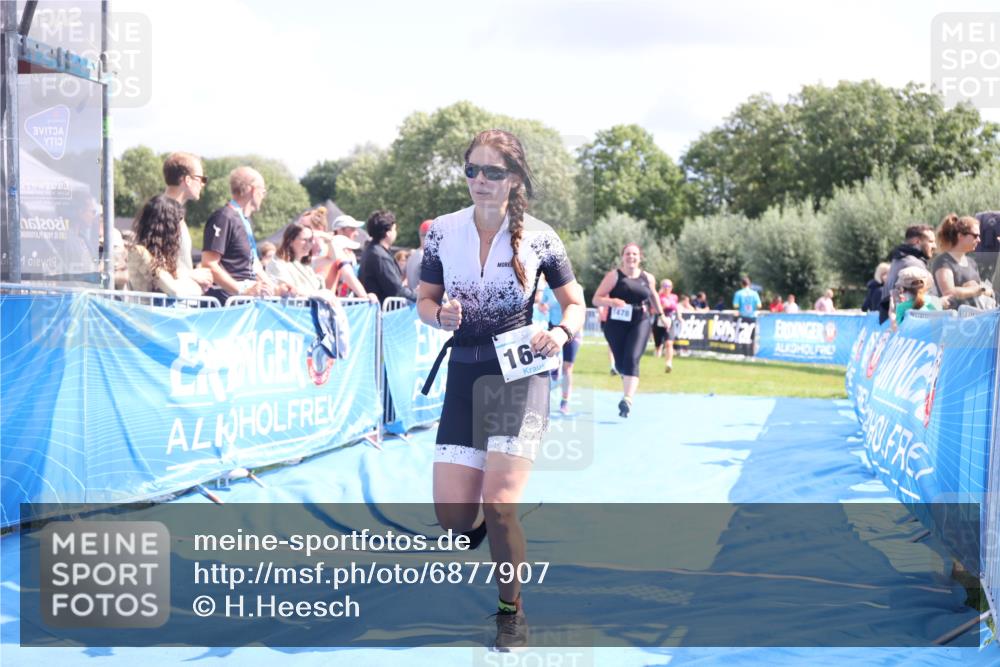 25.08.2024 - Elbe Triathlon Hamburg H.Heesch http://msf.ph/oto/6877907 25.08.2024 12:09:27 Ziel 490, 524, 1478, 1649, 1651, 1660 meine-sportfotos.de