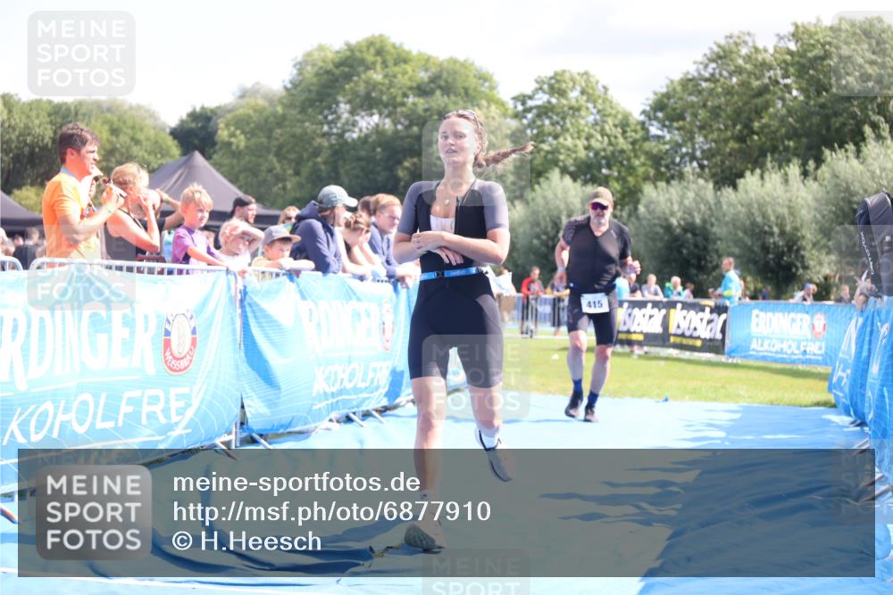 25.08.2024 - Elbe Triathlon Hamburg H.Heesch http://msf.ph/oto/6877910 25.08.2024 11:47:02 Ziel 415, 488, 1452 meine-sportfotos.de