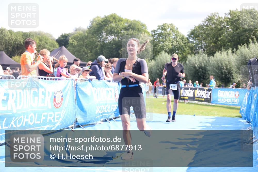 25.08.2024 - Elbe Triathlon Hamburg H.Heesch http://msf.ph/oto/6877913 25.08.2024 11:47:02 Ziel 415, 488, 1452 meine-sportfotos.de