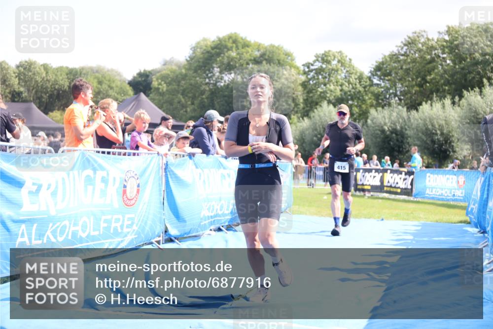 25.08.2024 - Elbe Triathlon Hamburg H.Heesch http://msf.ph/oto/6877916 25.08.2024 11:47:02 Ziel 415, 488, 1452 meine-sportfotos.de