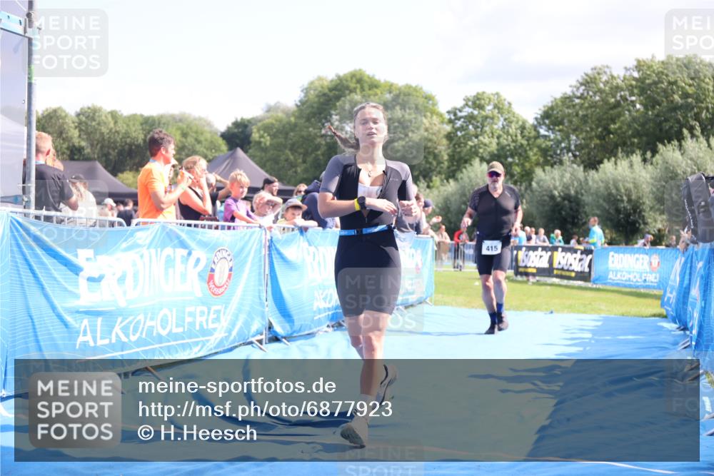 25.08.2024 - Elbe Triathlon Hamburg H.Heesch http://msf.ph/oto/6877923 25.08.2024 11:47:03 Ziel 415, 488, 1452 meine-sportfotos.de