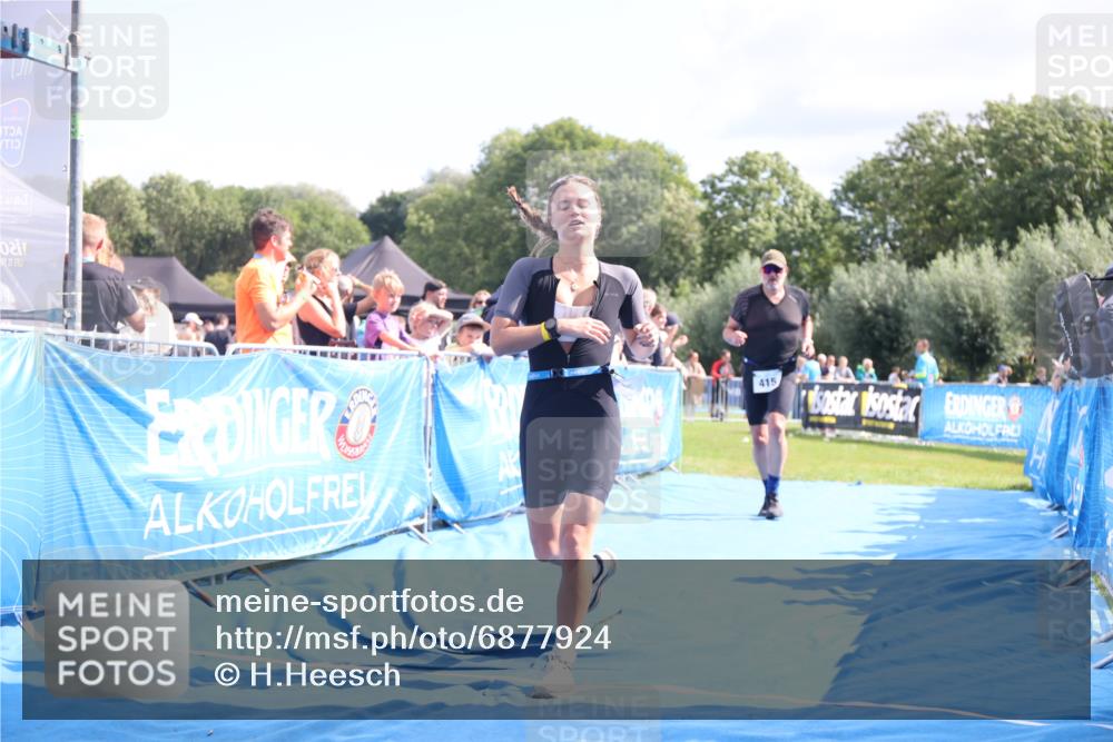 25.08.2024 - Elbe Triathlon Hamburg H.Heesch http://msf.ph/oto/6877924 25.08.2024 11:47:03 Ziel 415, 488, 1452 meine-sportfotos.de