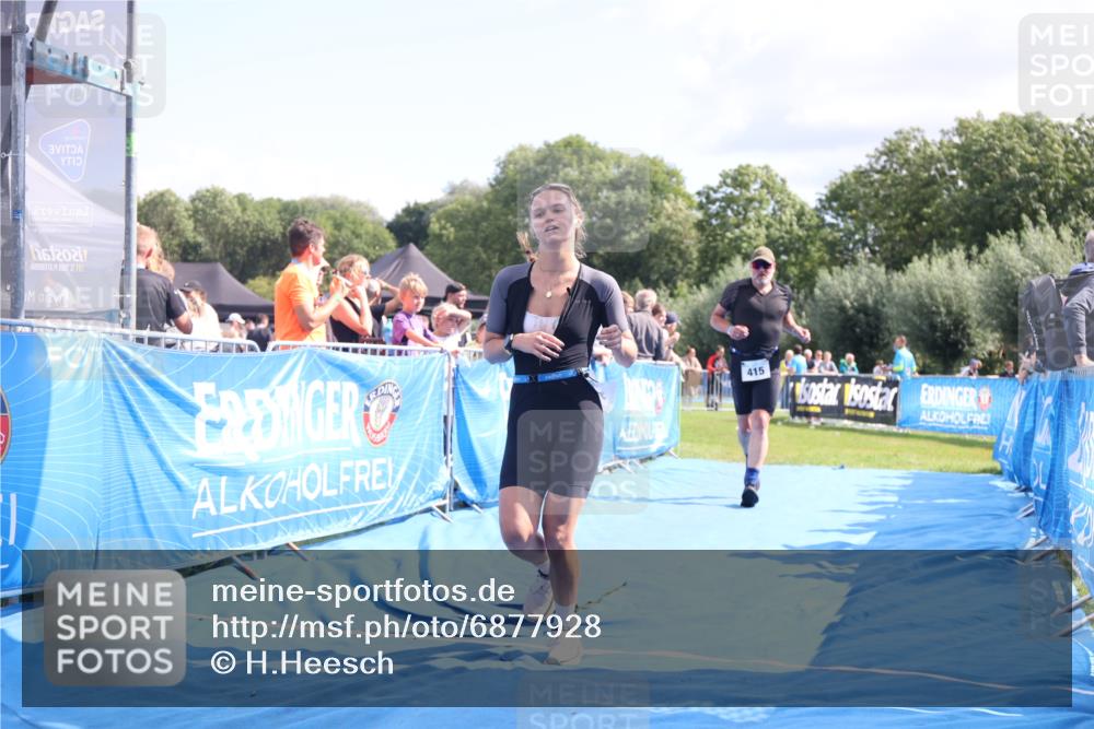 25.08.2024 - Elbe Triathlon Hamburg H.Heesch http://msf.ph/oto/6877928 25.08.2024 11:47:03 Ziel 415, 488, 1452 meine-sportfotos.de
